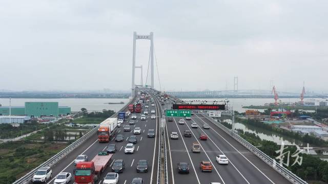 “五一”首日广东高速车流达912万车次，创历史新高
