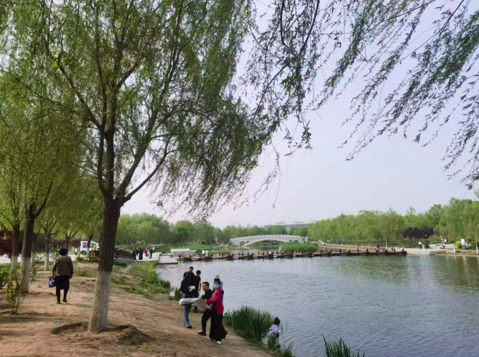 小长假前三天，北京全市公园共接待游客526万人次