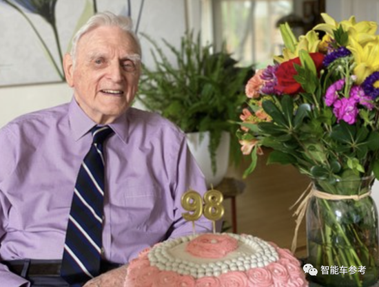 刚刚，锂电池发明者仙逝：享年100岁，一个月前还在发论文，97岁加冕诺奖破了纪录，世间再无「足够好」