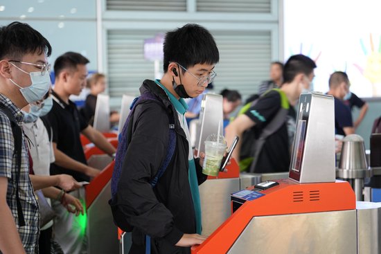 暑运火爆开启！广州南站预计到发旅客3854.5万人次