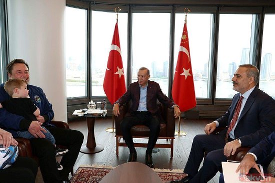 马斯克在纽约会见土耳其总统埃尔多安，带着3岁儿子