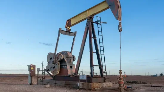 美国WTI原油周一收跌2.2% 美元走强与获利回吐令油价承压